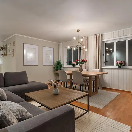 Cozy City Top-floor Apt شقة *