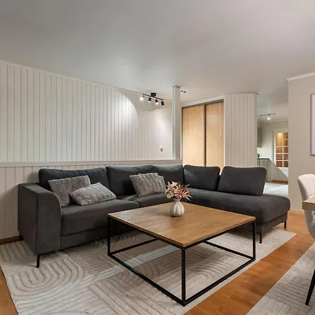Apartment Cozy City Top-floor Apt